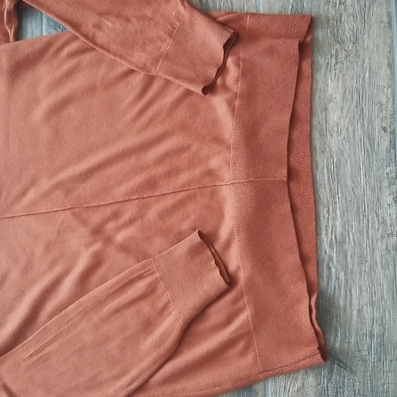 Forever 21 Off the Shoulder Light Brown Sweater Size Small - Picture 4 of 7